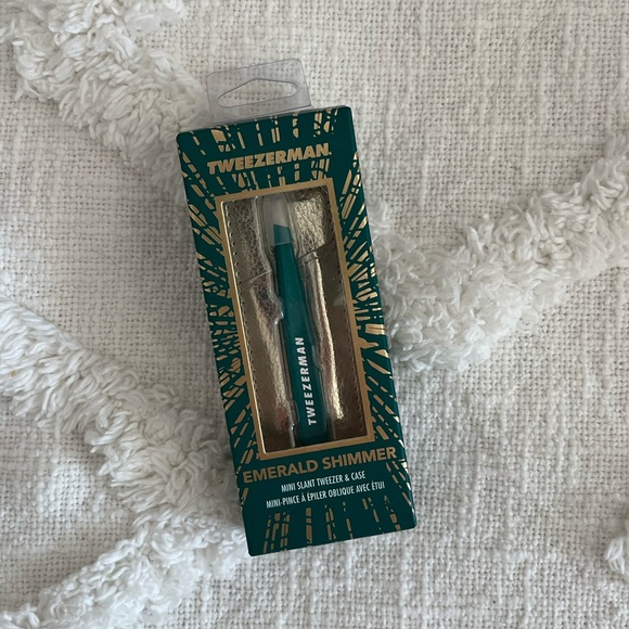 Tweezerman Emerald Shimmer Mini Slant Tweezer with Case NIB - Picture 3 of 5